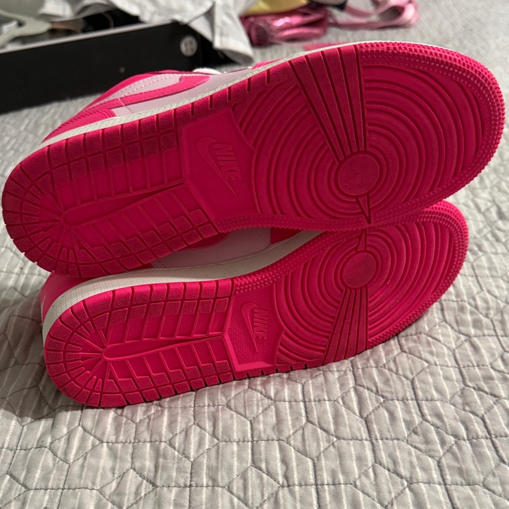 Jordan Women's Low-Top Sneakers in Hot Pink and Light Pink - Picture 7 of 7